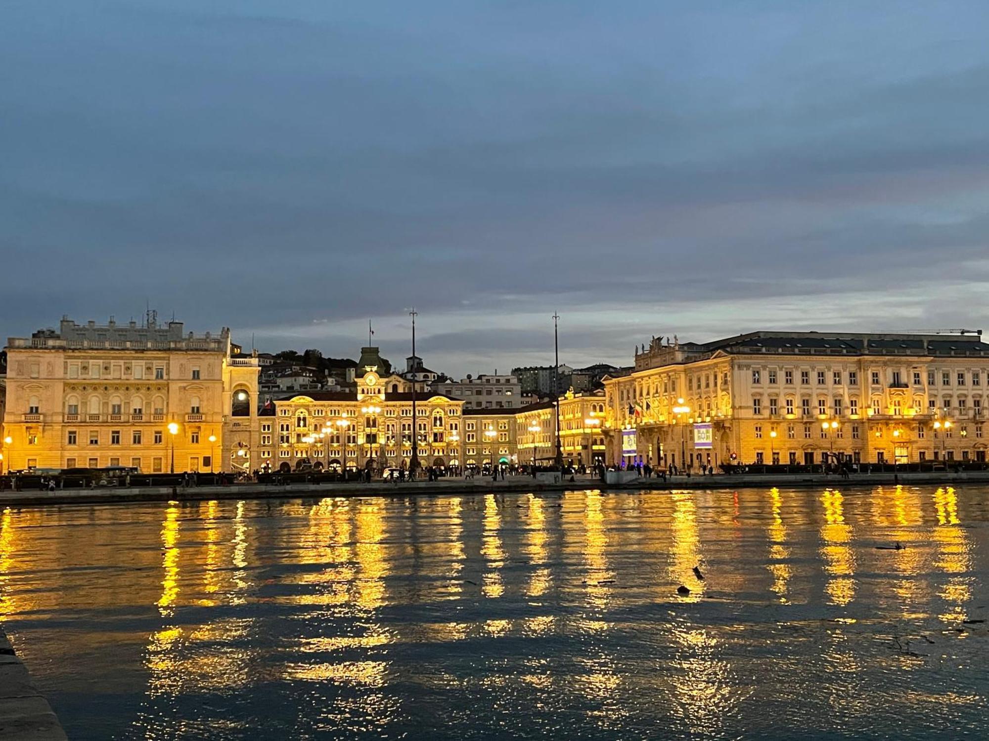 Apartament Le Vie Del Vento - Garibaldi Triest Zewnętrze zdjęcie